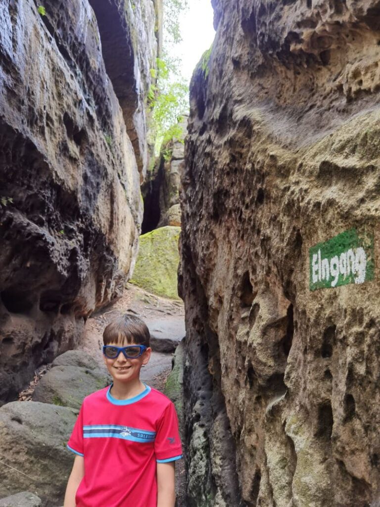 Der Eingang ins Felsenlabyrinth Langenhennersdorf - ein felsiges Abenteuerland für Kleine und Große