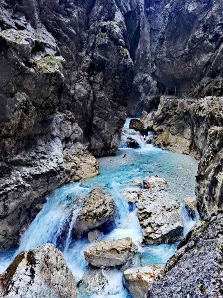 imposante Klammen, Schluchten und Wasserfälle - dafür mußt du in die Partnachklamm