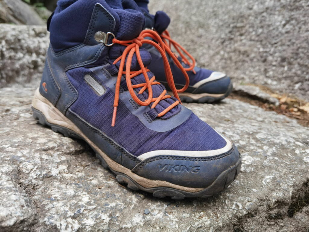 Dank Viking Wanderschuhe konnte unser Junior fleißig über die Felsen klettern