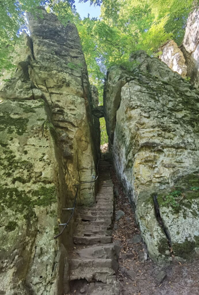 Felsenlabyrinth mit Stufen