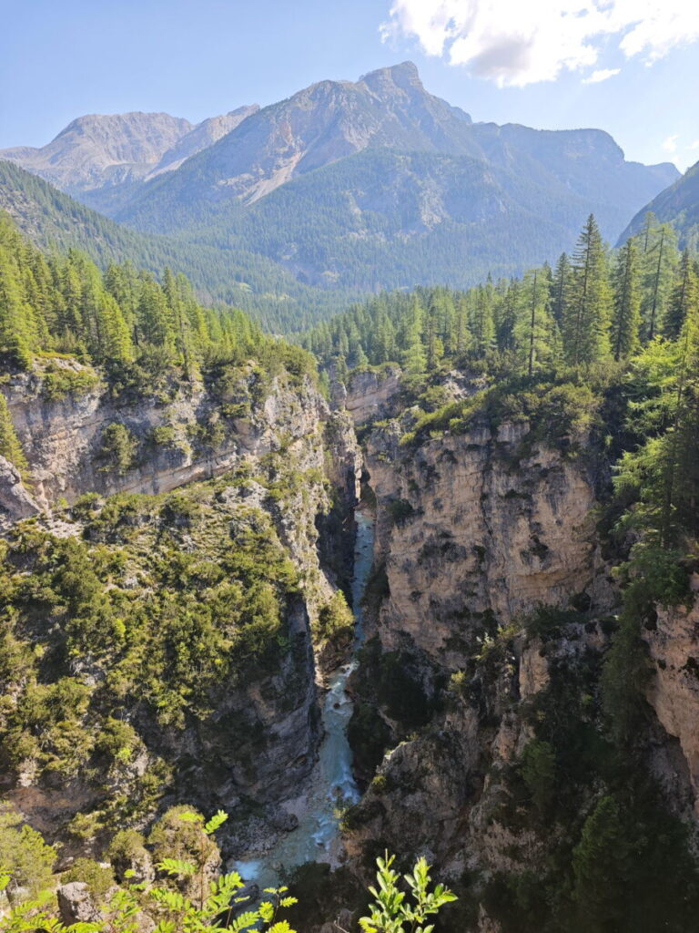 Gola di Fanes bei den riesigen Wasserfällen